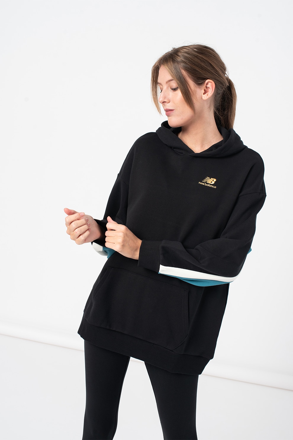 New Balance, Hanorac supradimensionat de bumbac cu maneci cazute, negru, alb, albastru petrol