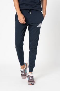 New Balance, Pantaloni sport slim fit cu logo Essential Stack, Bleumarin/Alb New Balance, Pantaloni sport slim fit cu logo Essential Stack, Bleumarin/Alb