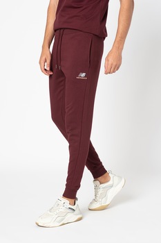 New Balance, Pantaloni sport athletic fit cu broderii Essentials, Visiniu New Balance, Pantaloni sport athletic fit cu broderii Essentials, Visiniu