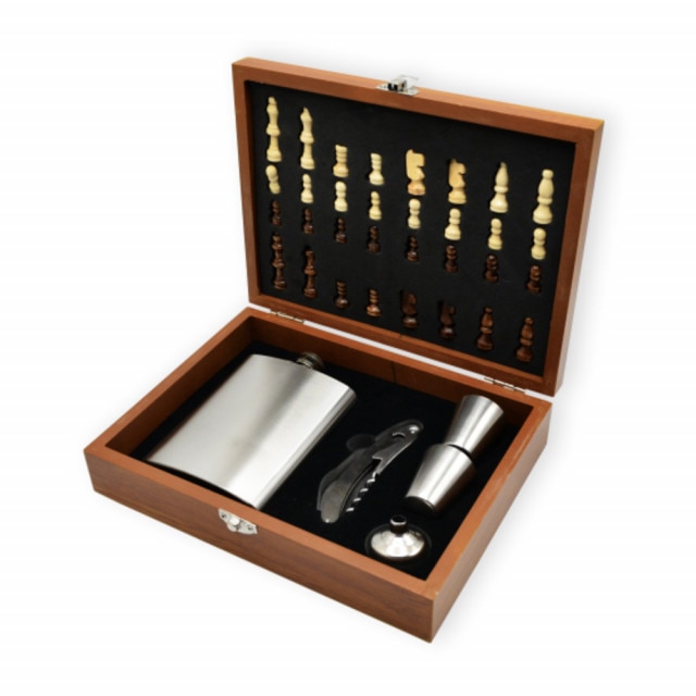 Set sah din 5 piese, format din joc sah, sticla whisky, 2 pahare si tirbuson, model Pufo Clasic