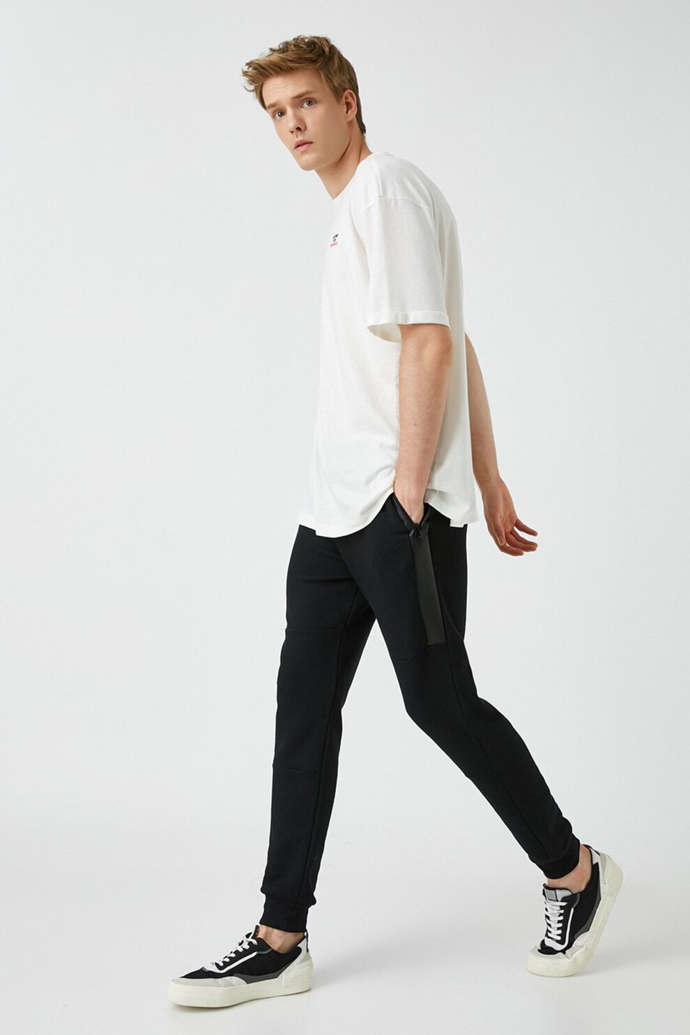KOTON, Pantaloni sport cu snur si buzunare cu fermoar, Negru