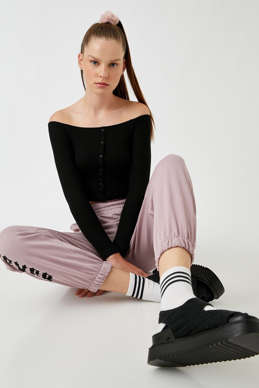 KOTON, Bluza crop cu decolteu pe umeri, Negru