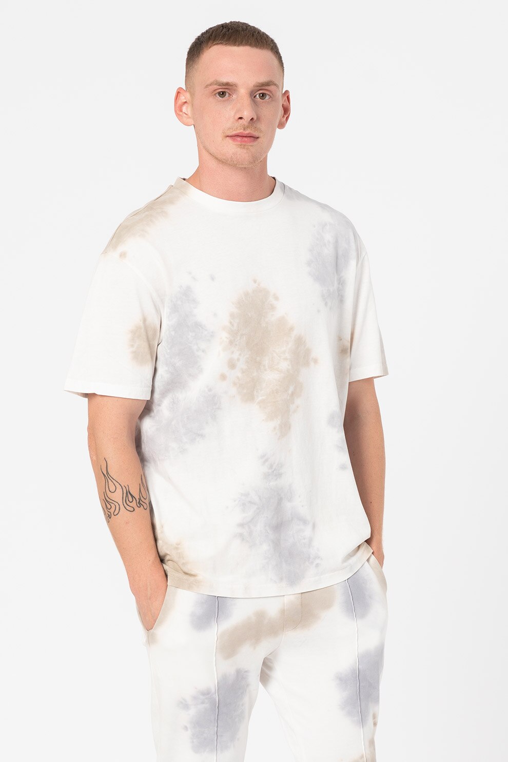 Only & Sons, Set de tricou cu model tie-dye si pantaloni sport, Crem/Gri deschis, M