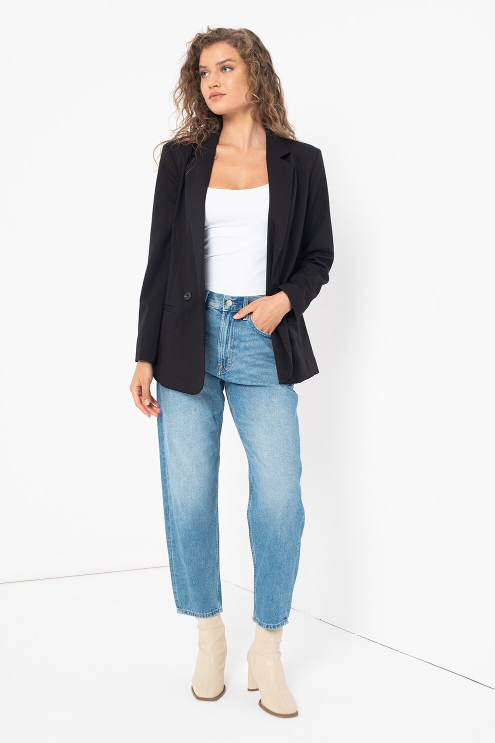 Sisters Point, Sacou cu revere Lili, Negru