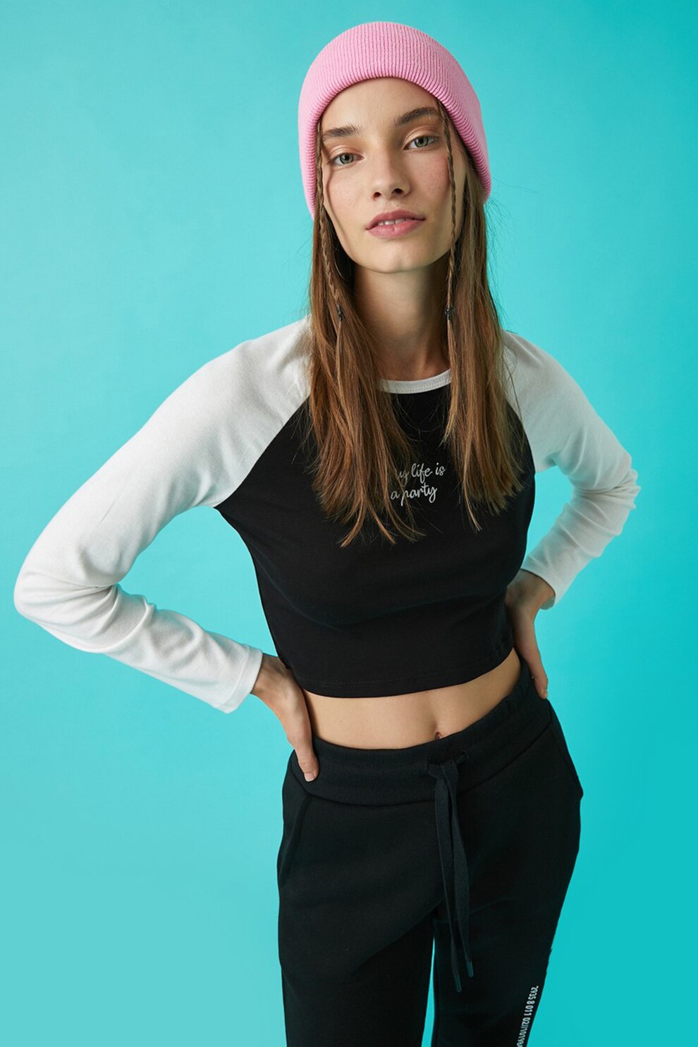 KOTON, Bluza crop cu detaliu brodat, Alb/Negru