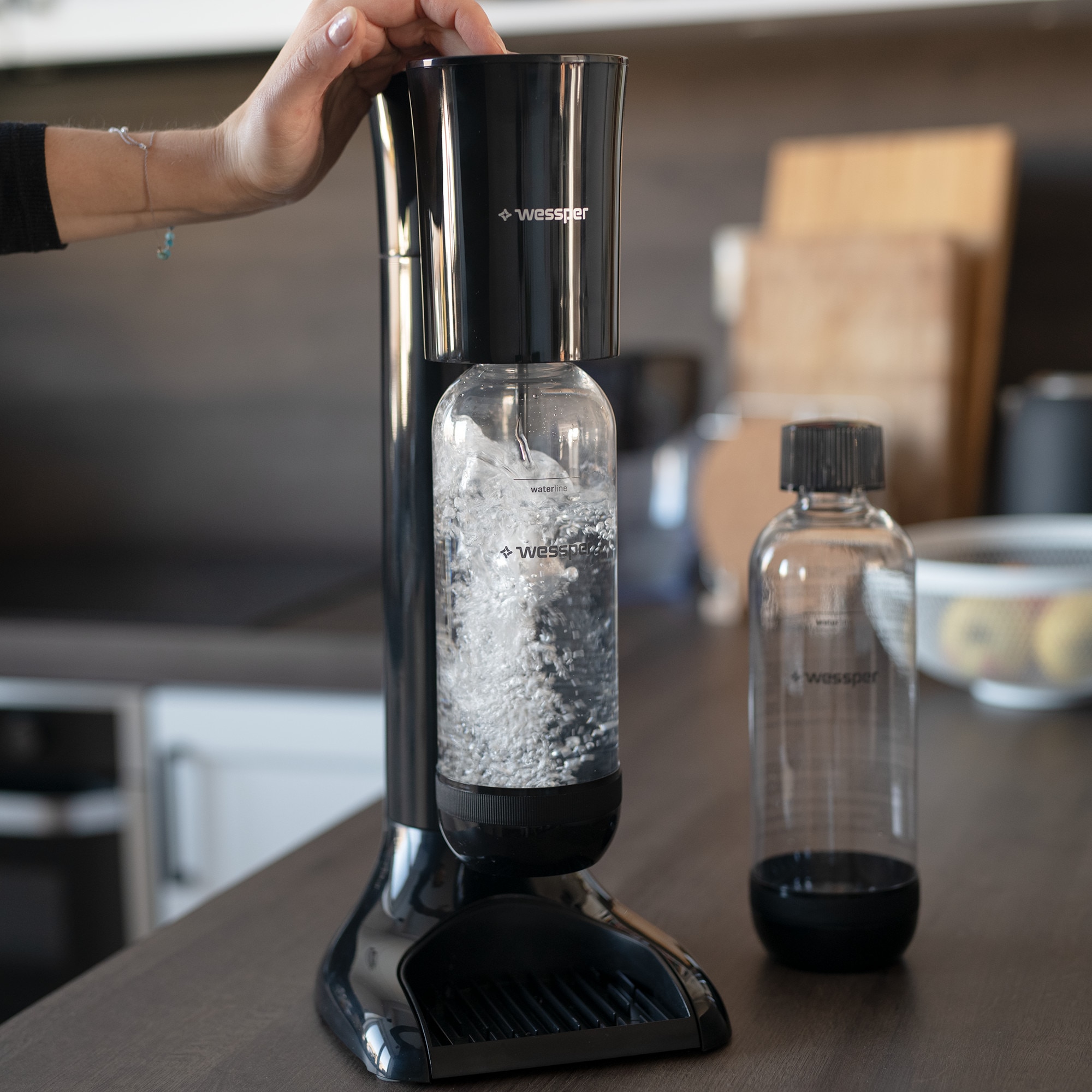 Машина за газирани напитки, Wessper AquaFrizz, 2 бутилки и CO2 бутилка ...