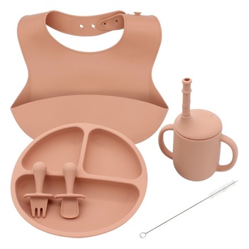 Set diversificare din silicon, farfurie cu tacamuri, bavetica, cana cu pai si periuta de curatare, bej Set diversificare din silicon, farfurie cu tacamuri, bavetica, cana cu pai si periuta de curatare, bej