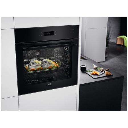 Cuptor incorporabil AEG BSE788380B, Electric, 70 l, Autocuratare abur, SteamBoost, Control touch, Timer electronic, Conectivitate WiFi, Clasa A++, Negru