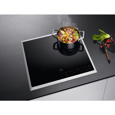 Plita incorporabila AEG IKB64431XB, Inductie, 4 zone de gatit, Timer, Booster, Oprire automata, Detectare vase, Semnal acustic, 60 cm, Negru