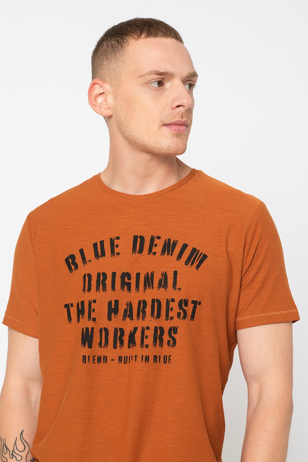 BLEND, Tricou cu decolteu la baza gatului si imprimeu text, Scortisoara