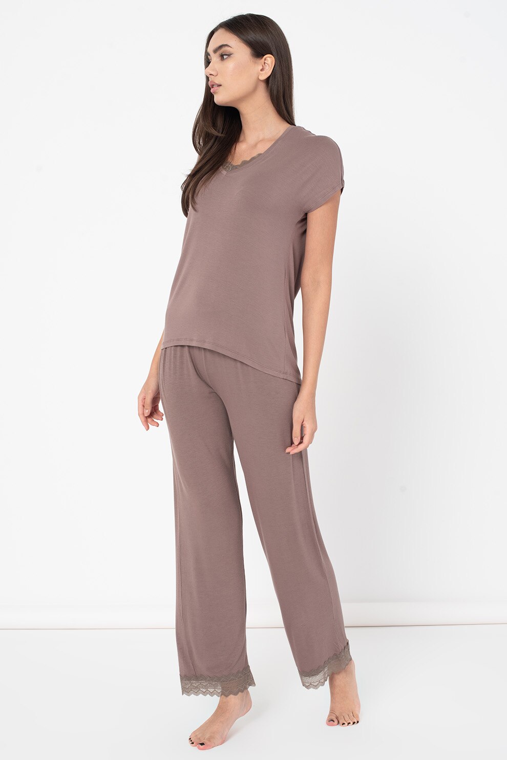 ESPRIT Bodywear, Pijama cu decolteu in V si insertii din dantela, Maro taupe deschis, L