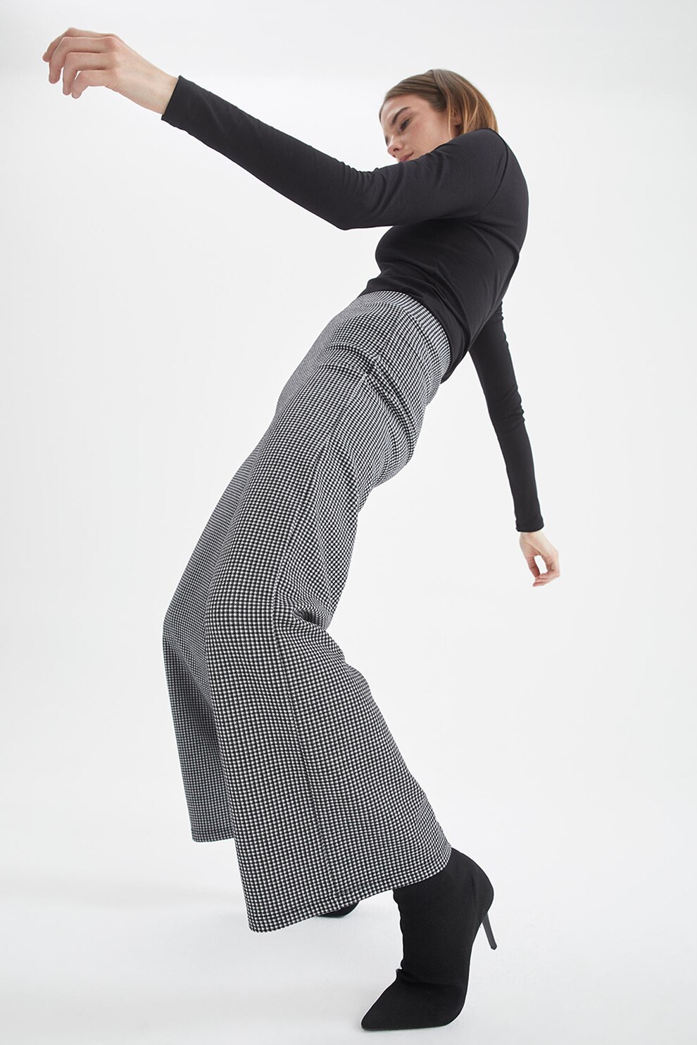 DeFacto, Pantaloni cu croiala ampla si talie inalta, Negru/Alb