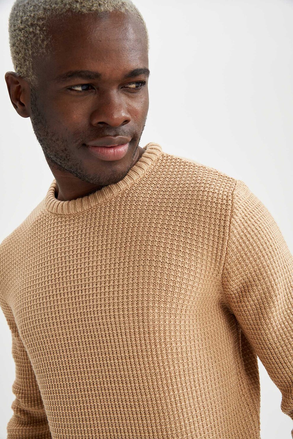 DeFacto, Pulover slim fit cu decolteu la baza gatului, Maro nisip