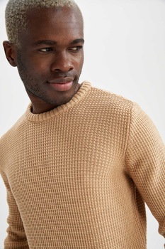 DeFacto, Pulover slim fit cu decolteu la baza gatului, Maro nisip DeFacto, Pulover slim fit cu decolteu la baza gatului, Maro nisip