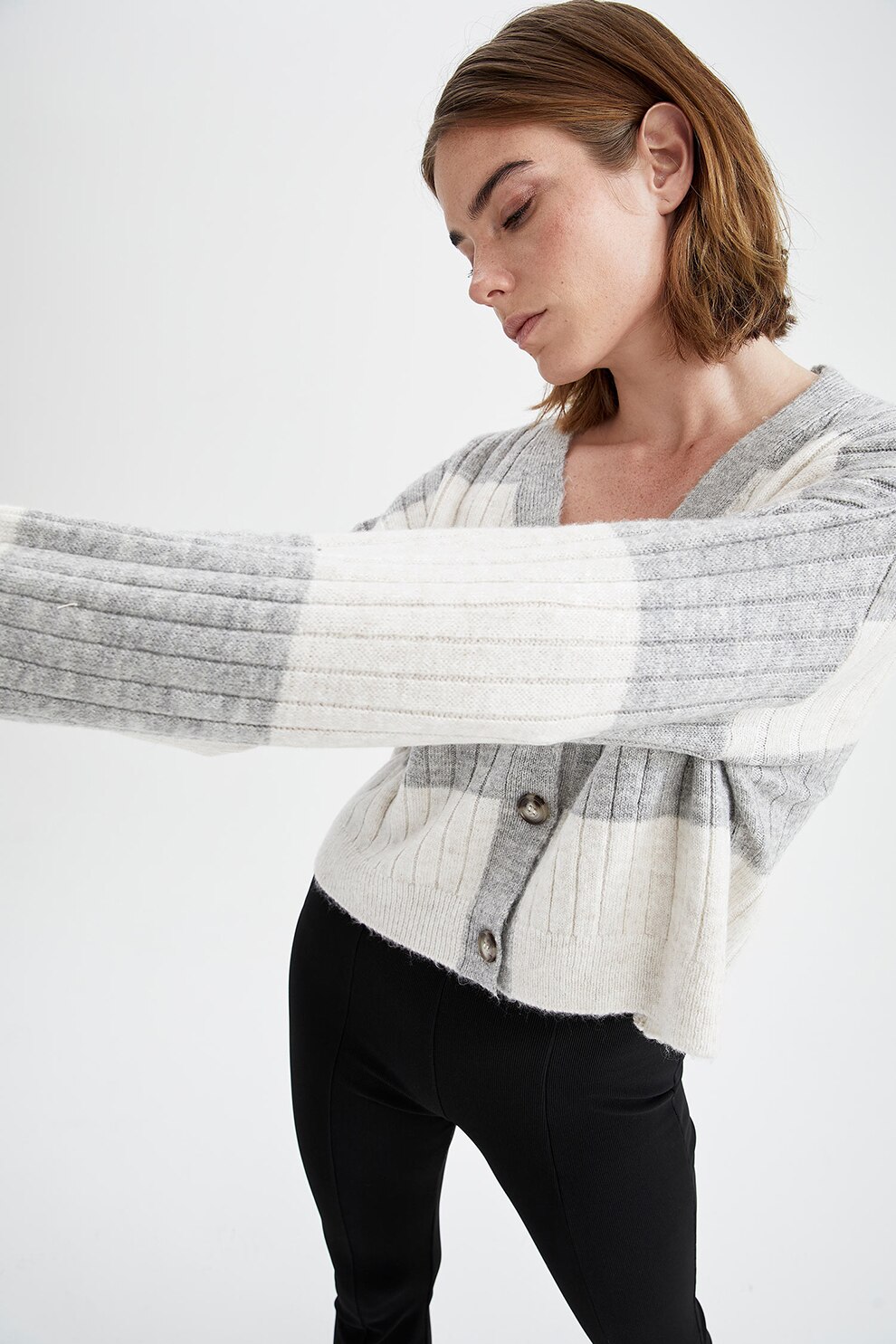 DeFacto, Cardigan cu decolteu in V si maneci cazute, Gri/Alb