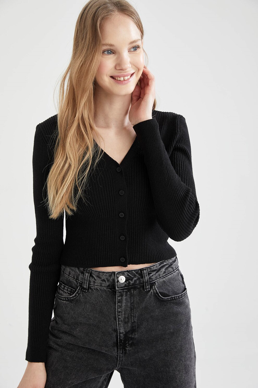 DeFacto, Cardigan crop cu decolteu in V si aspect striat, Negru