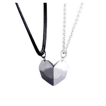 Set de doua lantisoare cu pandantiv in forma de inima cu magnet pentru cuplu, prieteni, argintiu si negru