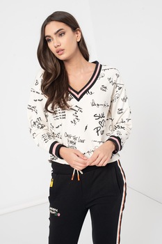 Puma, Bluza sport cu decolteu in V si model text Sue Tsai, Alb/Negru, M Puma, Bluza sport cu decolteu in V si model text Sue Tsai, Alb/Negru, M