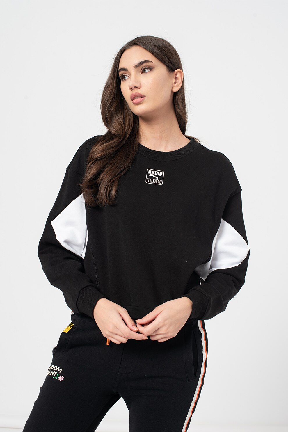 Puma, Bluza sport relaxed fit decolteu la baza gatului Rebel, Negru/Alb