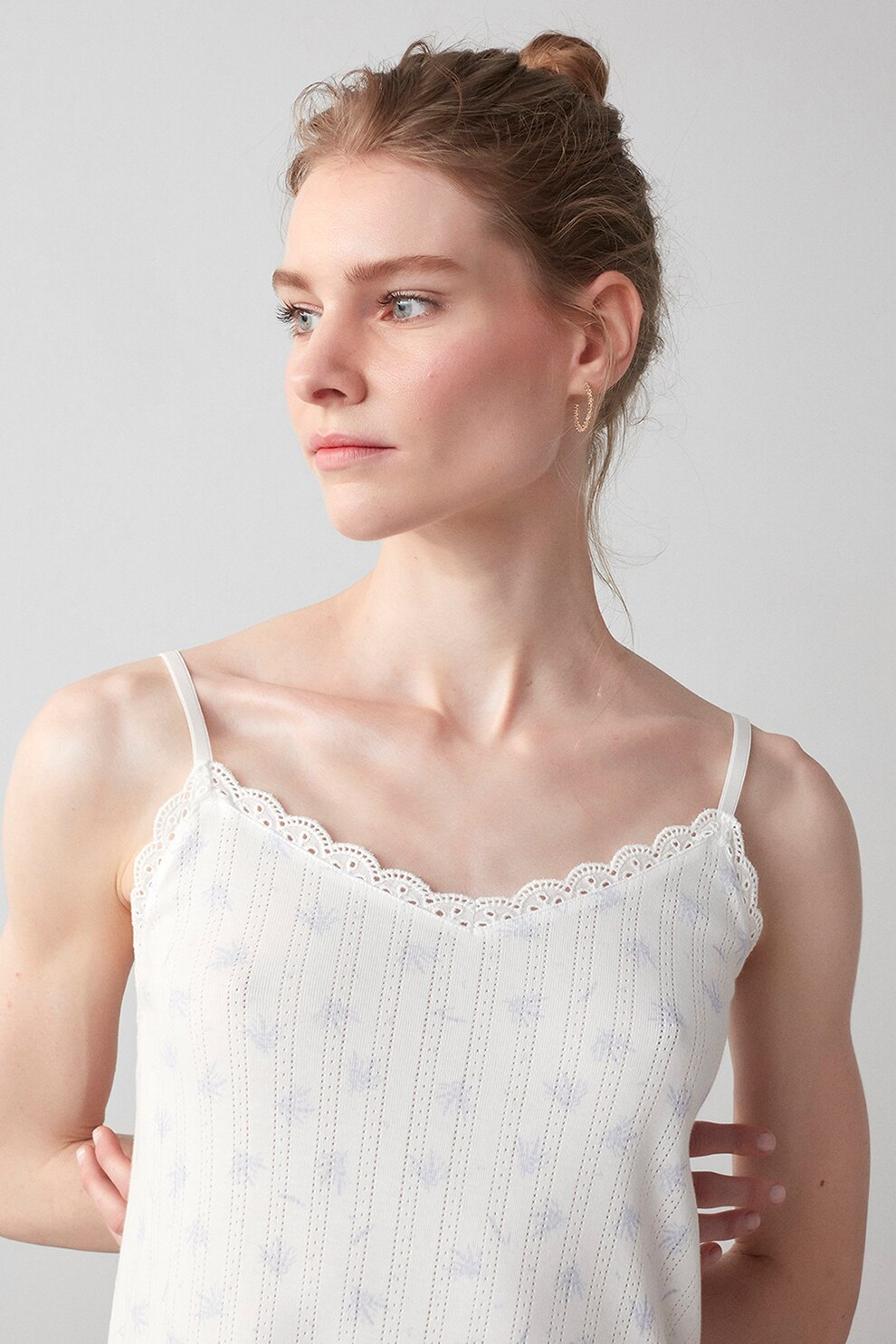 Penti, Camasa de noapte cu decolteu in V si garnitura din dantela, Alb/Albastru azur