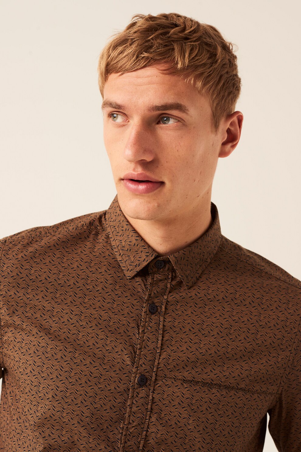 Garcia, Camasa de bumbac cu model herringbone, Maro