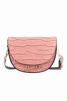 Geanta de dama Tessa roz din piele ecologica lacuita cu bareta de umar, 18 x 15 x 5 cm Geanta de dama Tessa roz din piele ecologica lacuita cu bareta de umar, 18 x 15 x 5 cm