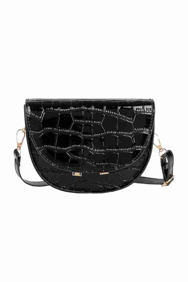 Geanta de dama Tessa neagra din piele ecologica lacuita cu bareta de umar, 18 x 15 x 5 cm