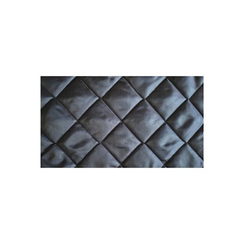 Captuseala matlasata cu ata, vata 200 gr/mp, latime 1,5 m, lungime 50 m, 75 mp, romb 5 cm, negru Captuseala matlasata cu ata, vata 200 gr/mp, latime 1,5 m, lungime 50 m, 75 mp, romb 5 cm, negru