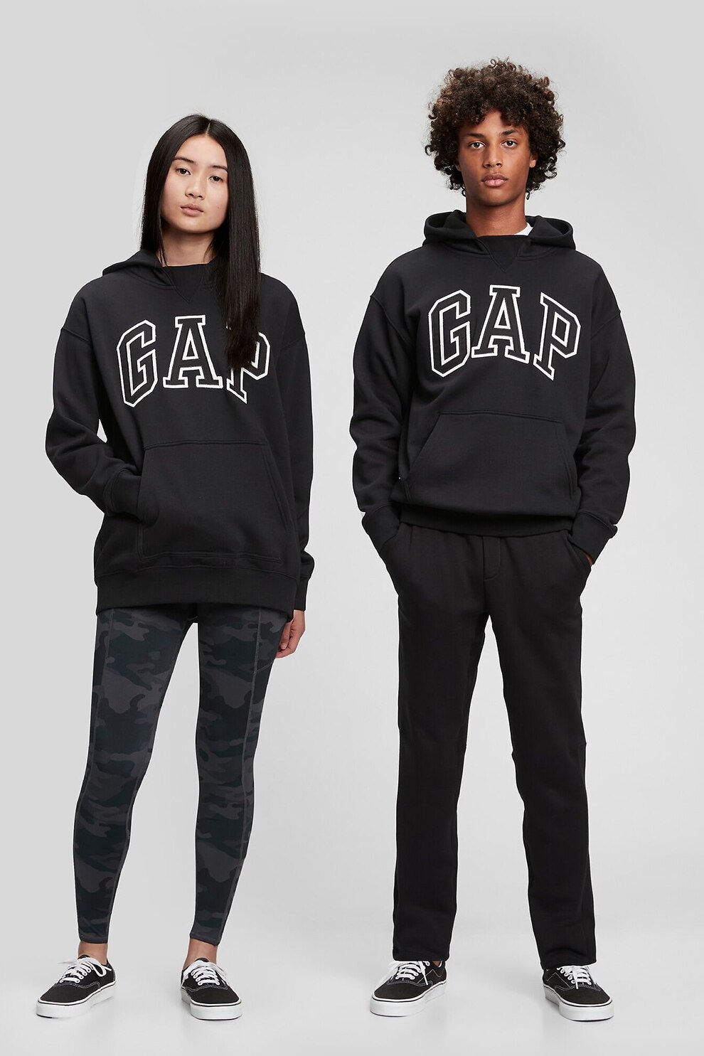 GAP, Hanorac cu logo si buzunar kangaroo, Negru/Alb