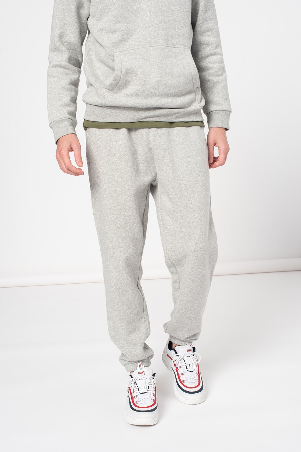 GAP, Pantaloni sport din amestec de bumbac cu croiala conica, Gri melange