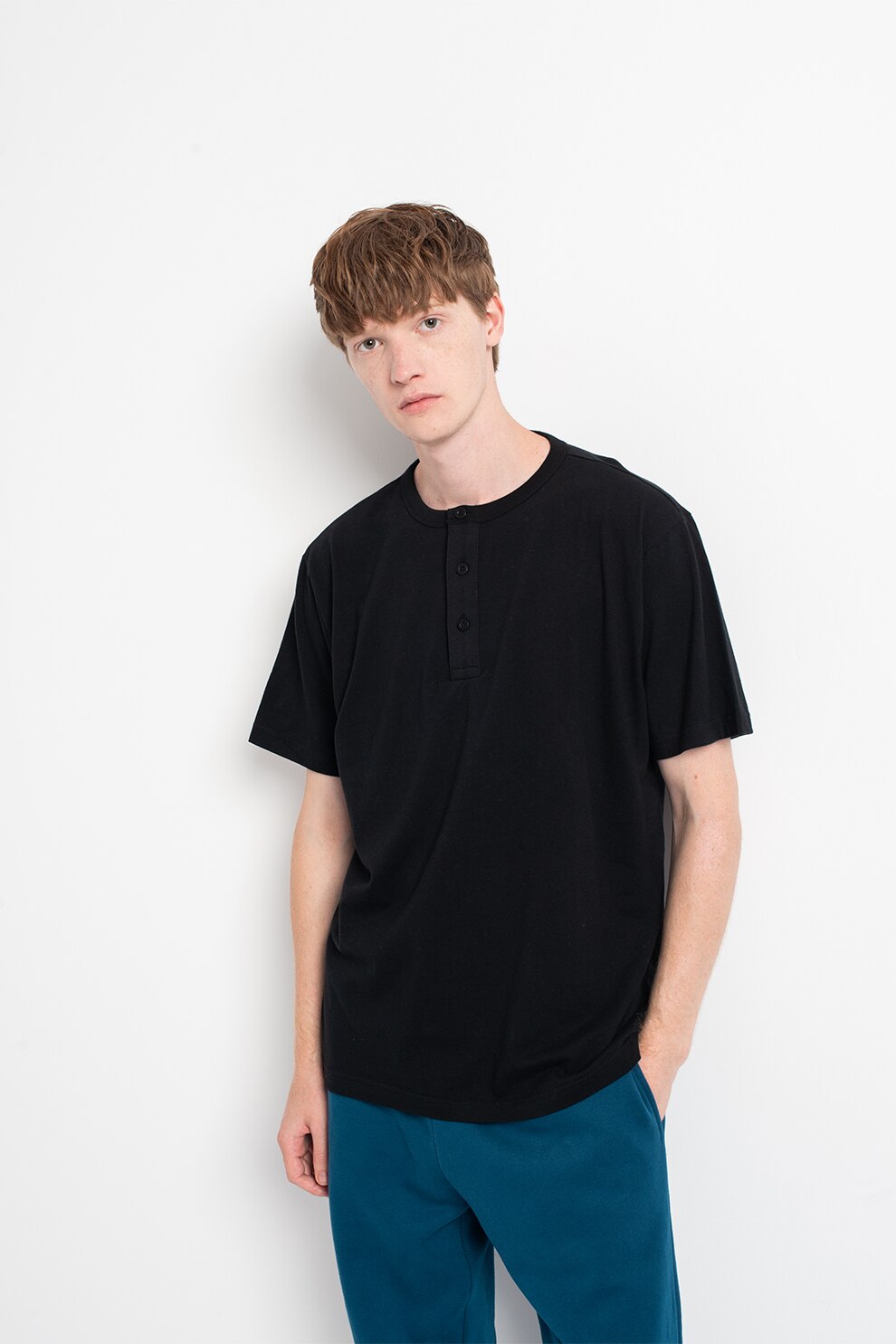 GAP, Tricou de bumbac cu fenta cu nasturi, Negru