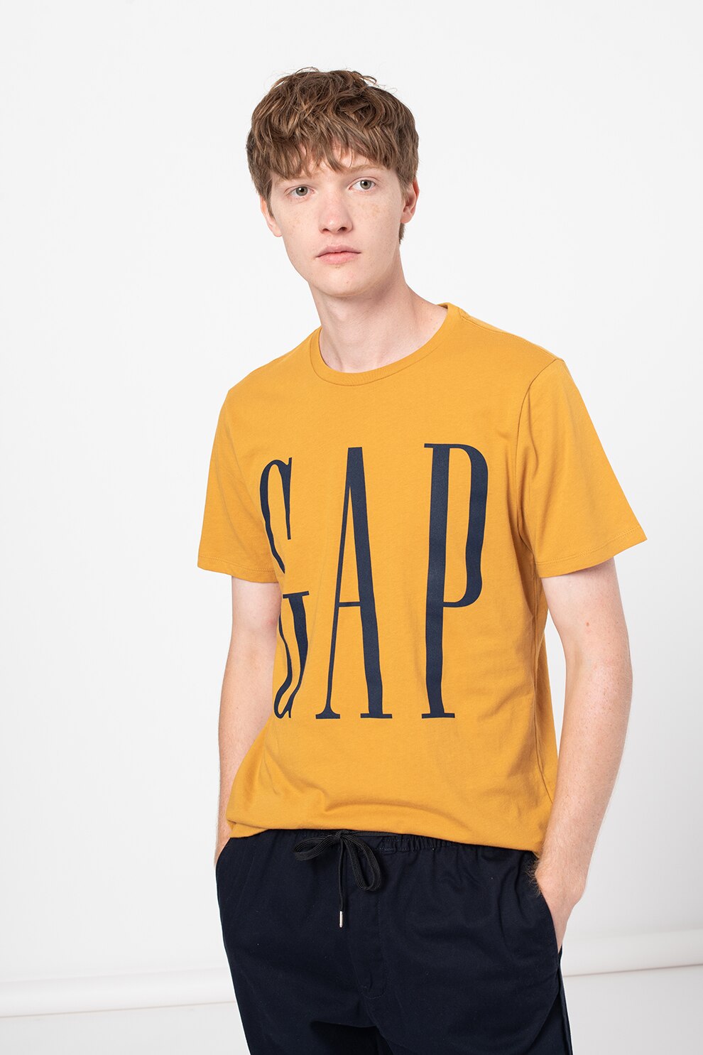 GAP, Tricou cu decolteu la baza gatului si imprimeu logo, Ocru/Bleumarin