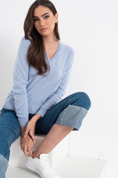 United Colors of Benetton, Pulover din lana virgina cu decolteu in V, Albastru lavanda, M United Colors of Benetton, Pulover din lana virgina cu decolteu in V, Albastru lavanda, M