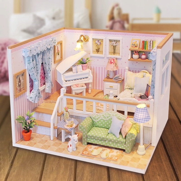 Casuta de papusi miniatura DIY Cu Pian, Habarri, Material Lemn, Tesatura, Hartie, accesorii decorative, pentru decor, hobby creativ, Plastic, Metal, Sfoara, Spuma, Greutate 0.7 kg, Grad De Dificultate 5/7, Scara 1:24, 17x13.5x12.3 cm, Multicolor