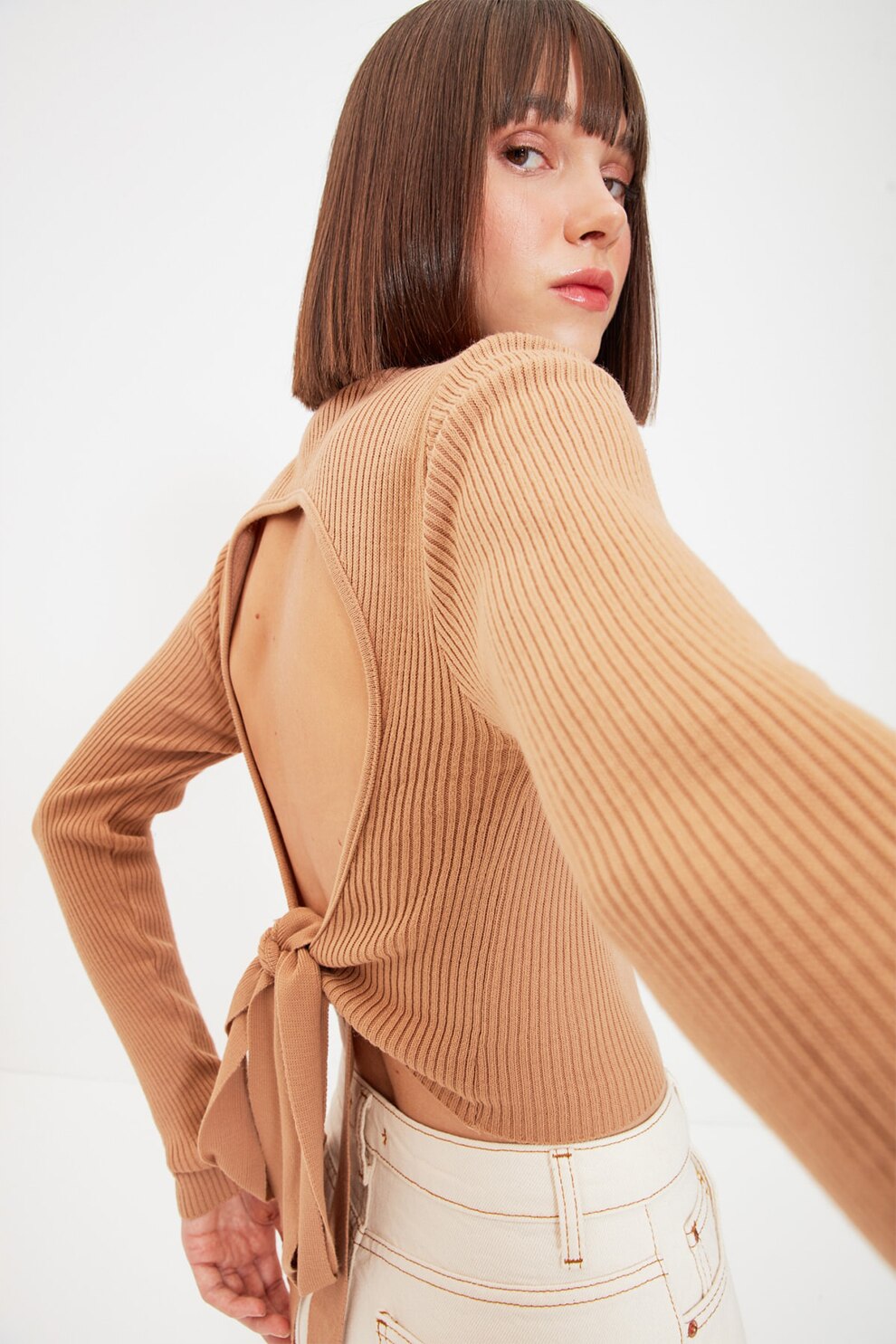 Trendyol, Pulover striat cu decupaj pe partea din spate, Maro camel, L