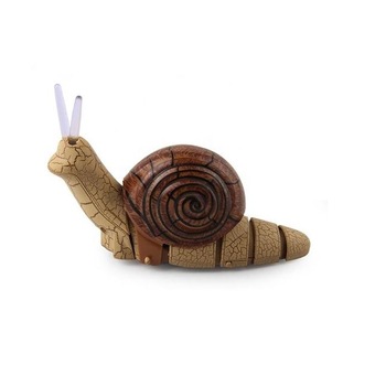 Jucarie interactiva, Melc culoare crem/maro, cu telecomanda, 11cm Jucarie interactiva, Melc culoare crem/maro, cu telecomanda, 11cm