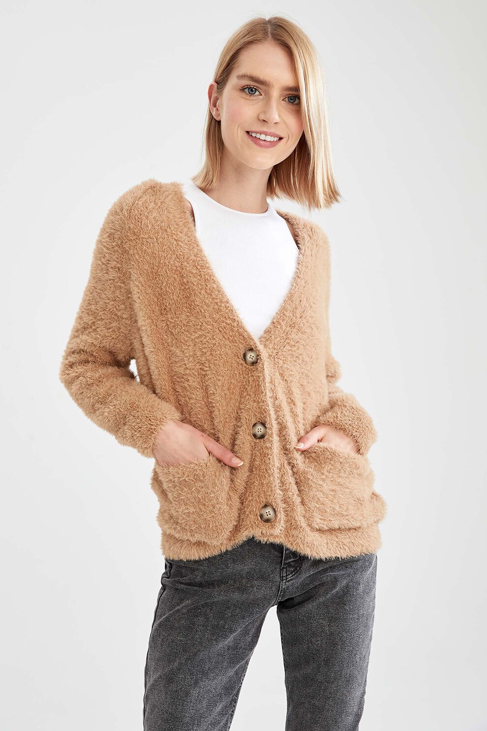 DeFacto, Cardigan cu decolteu in V si buzunare aplicate, Bej