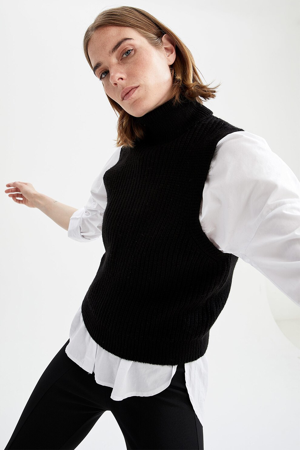 DeFacto, Vesta tricotata cu guler inalt si aspect striat, Negru