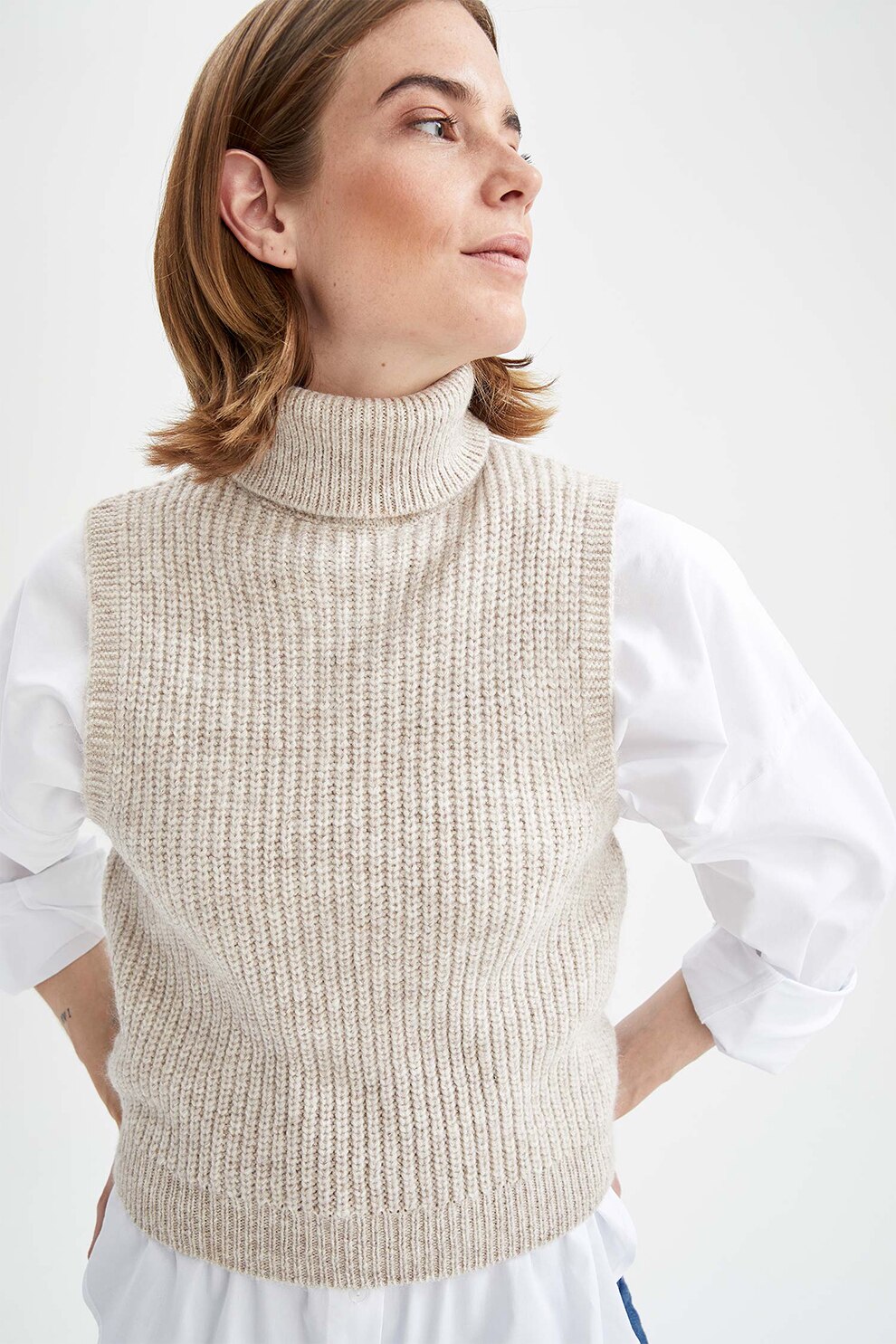 DeFacto, Vesta tricotata cu guler inalt si aspect striat, Maro nisip