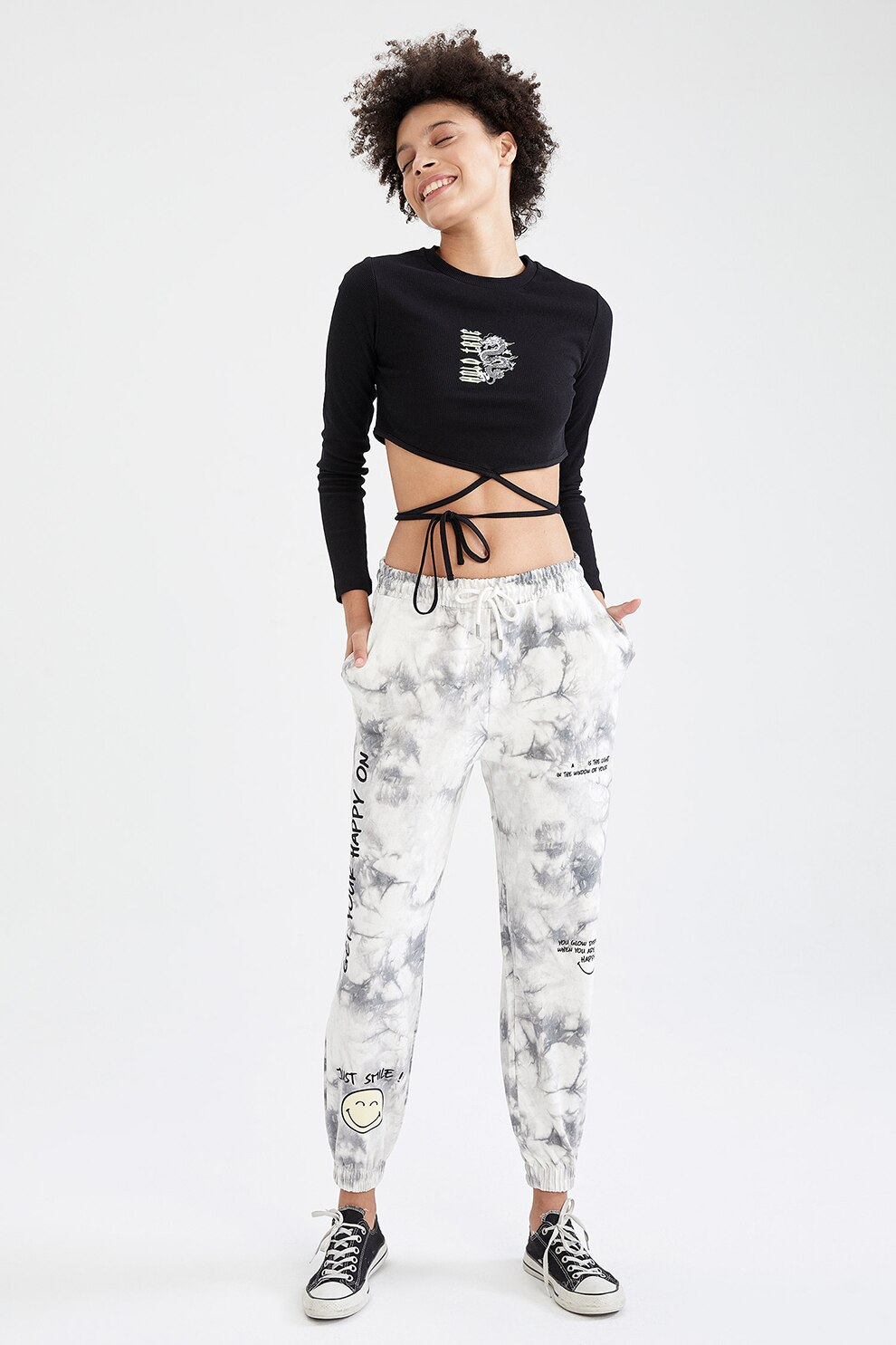 DeFacto, Pantaloni sport cu snur si imprimeu tie-dye, Alb/Gri