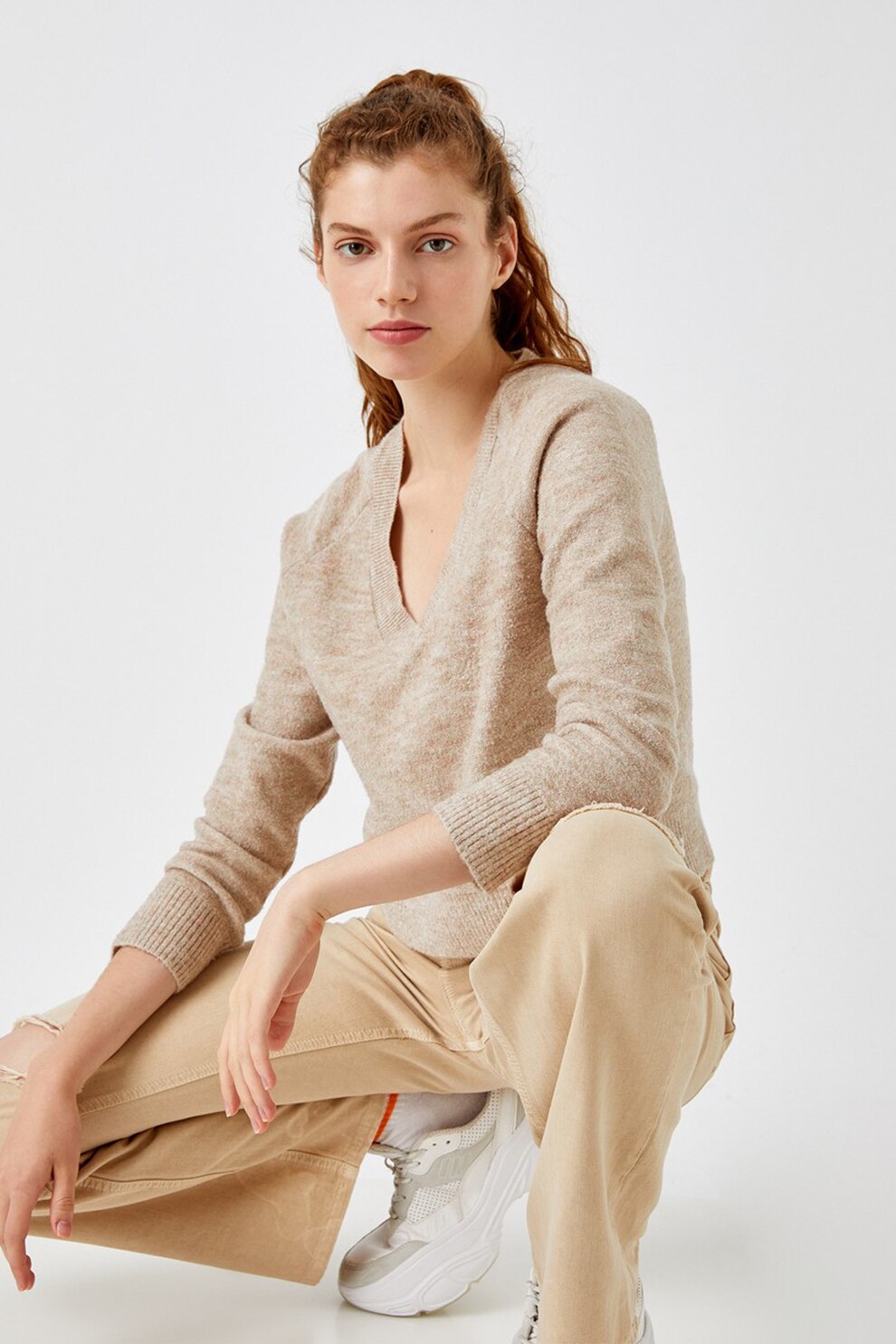 KOTON, Pulover tricotat fin cu decolteu in V si terminatii striate, Bej melange