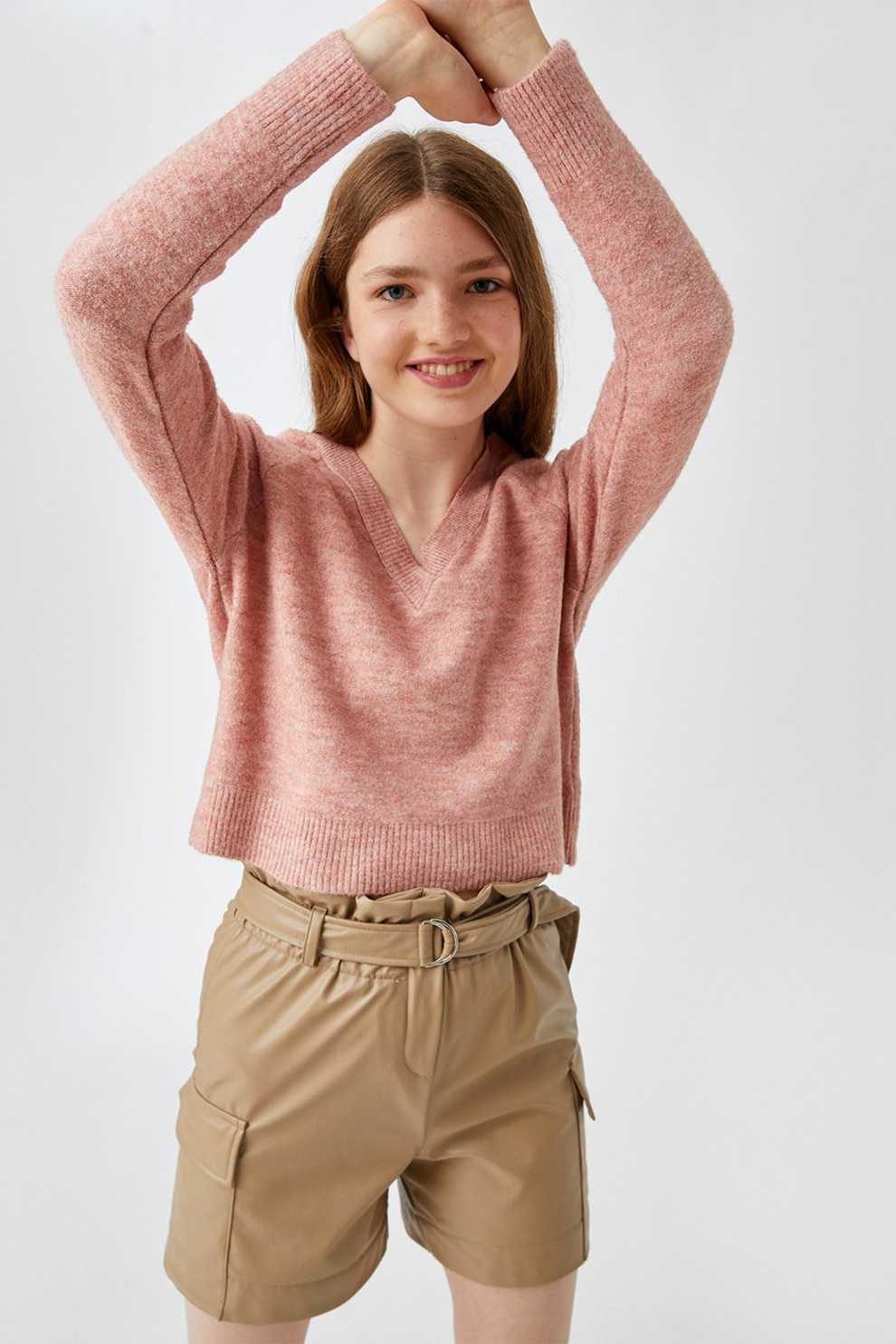 KOTON, Pulover tricotat fin cu decolteu in V si terminatii striate, Rosu deschis melange