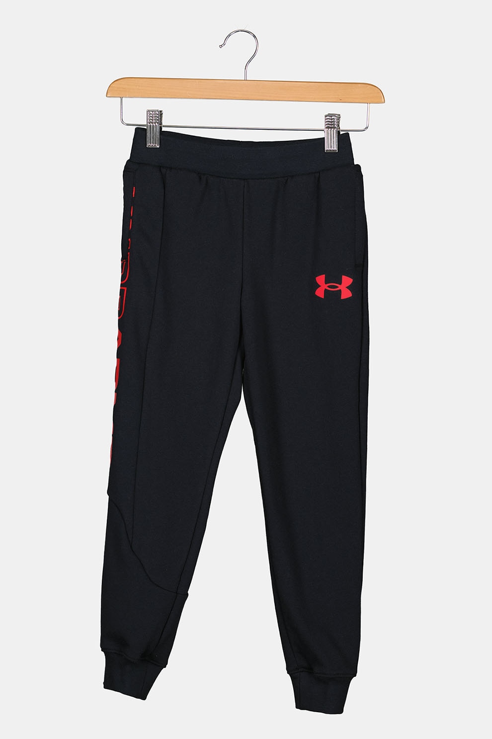 Under Armour, Pantaloni conici pentru baschet Baseline, Negru/Rosu