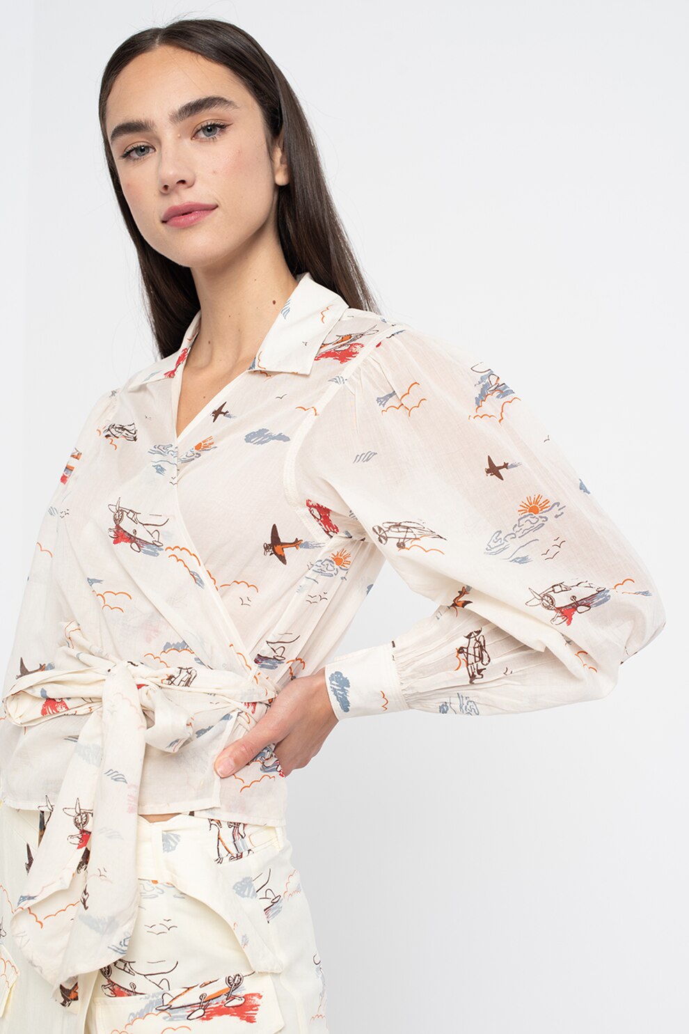 Maison Scotch, Bluza din bumbac organic cu model petrecut, Alb/maro/albastru prafuit