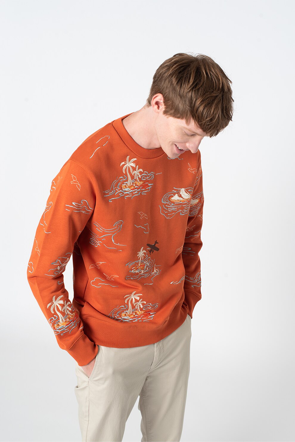 Scotch & Soda, Bluza sport cu decolteu la baza gatului si model grafic, oranjstins, negru, maro nisip