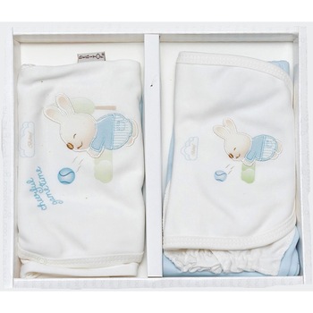 Set cadou 5 Piese pentru Nou nascuti/Bebelusi, din Bumbac organic, Imprimeu Iepuras, BABITOF AKU BABY, 0-3 luni, ambalat in cutie, Alb/Bleu AK7428 Set cadou 5 Piese pentru Nou nascuti/Bebelusi, din Bumbac organic, Imprimeu Iepuras, BABITOF AKU BABY, 0-3 luni, ambalat in cutie, Alb/Bleu AK7428