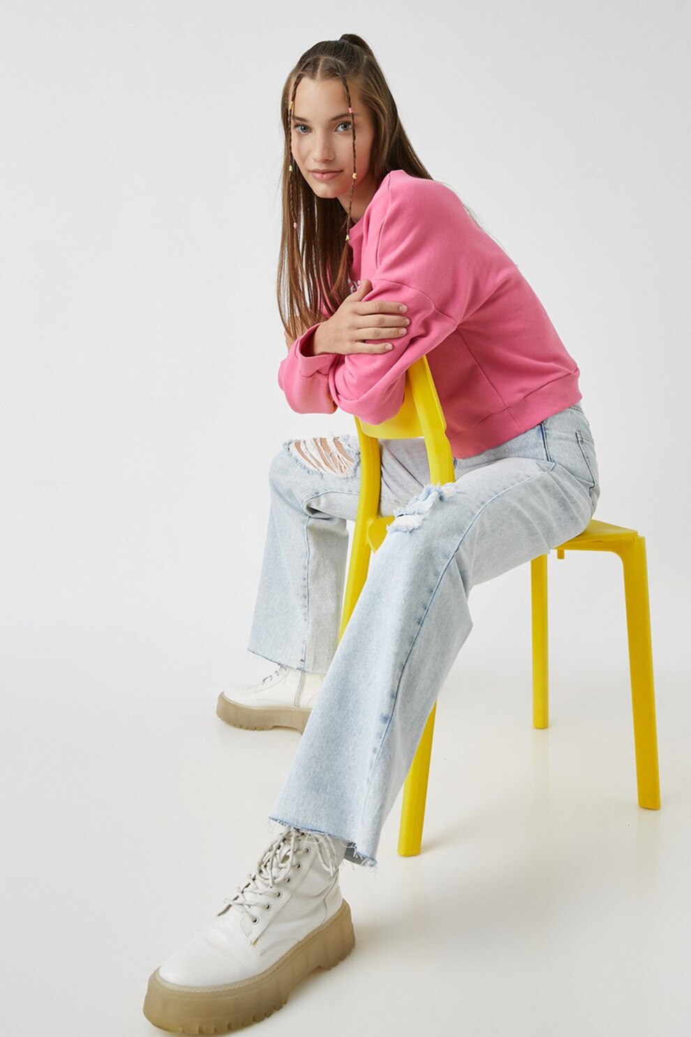 KOTON, Blugi cu croiala ampla si rupturi decorative in zona genunchilor, Albastru deschis