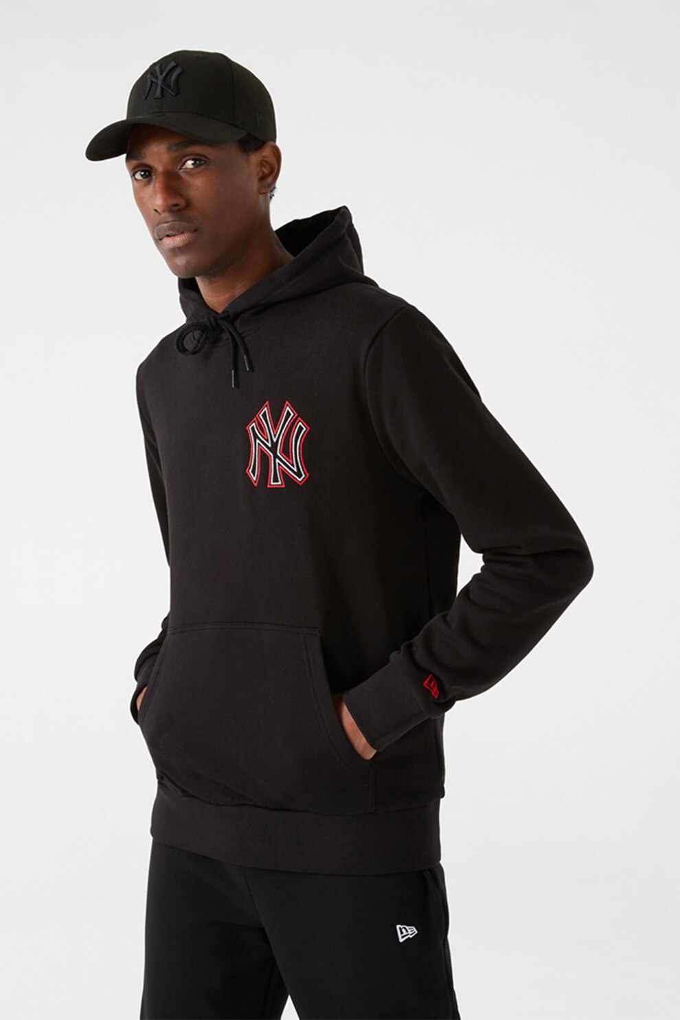 New Era, Hanorac cu snur de ajustare si buzunar kangaroo, Negru/Rosu/Bleumarin