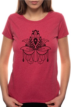 Tricou dama, Flower Nonfigurativ, 100% Bumbac, W193, Rosu Bordeaux Tricou dama, Flower Nonfigurativ, 100% Bumbac, W193, Rosu Bordeaux