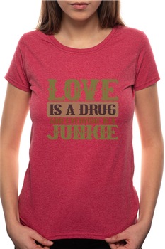 Tricou dama, Love Is A Drug, 100% Bumbac, P279, Rosu Bordeaux Tricou dama, Love Is A Drug, 100% Bumbac, P279, Rosu Bordeaux